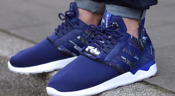 写真 adidas Originals ZX 8000 Boost 